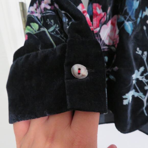 Soft Surroundings Womens Sz S Jardim Velvet Black Floral Velvet Button Front Top - Picture 5 of 7